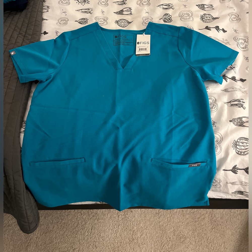 Figs Casma Teal Three-Pocket Scrub Top